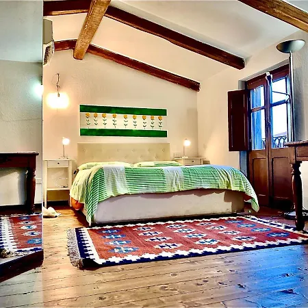 Vakantiehuis -- La Maisonette -- -- Nel Centro Storico A 30 Mt Dal Parco Aymerich, Museo Menhir, Casa Di Sant'ignazio - With Kitchen *
